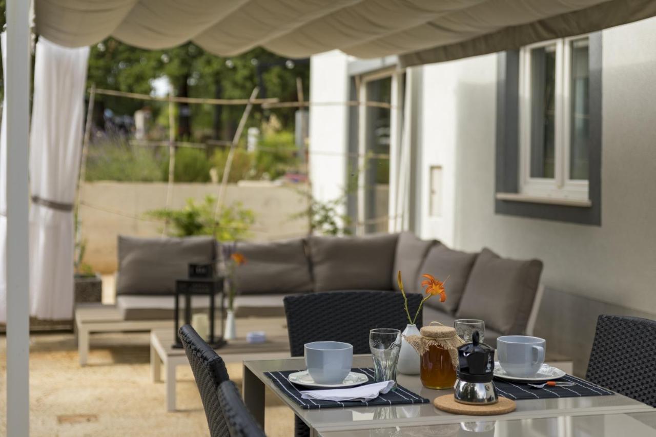 Luxury Villa Cetiri Hrasta Pićan Buitenkant foto
