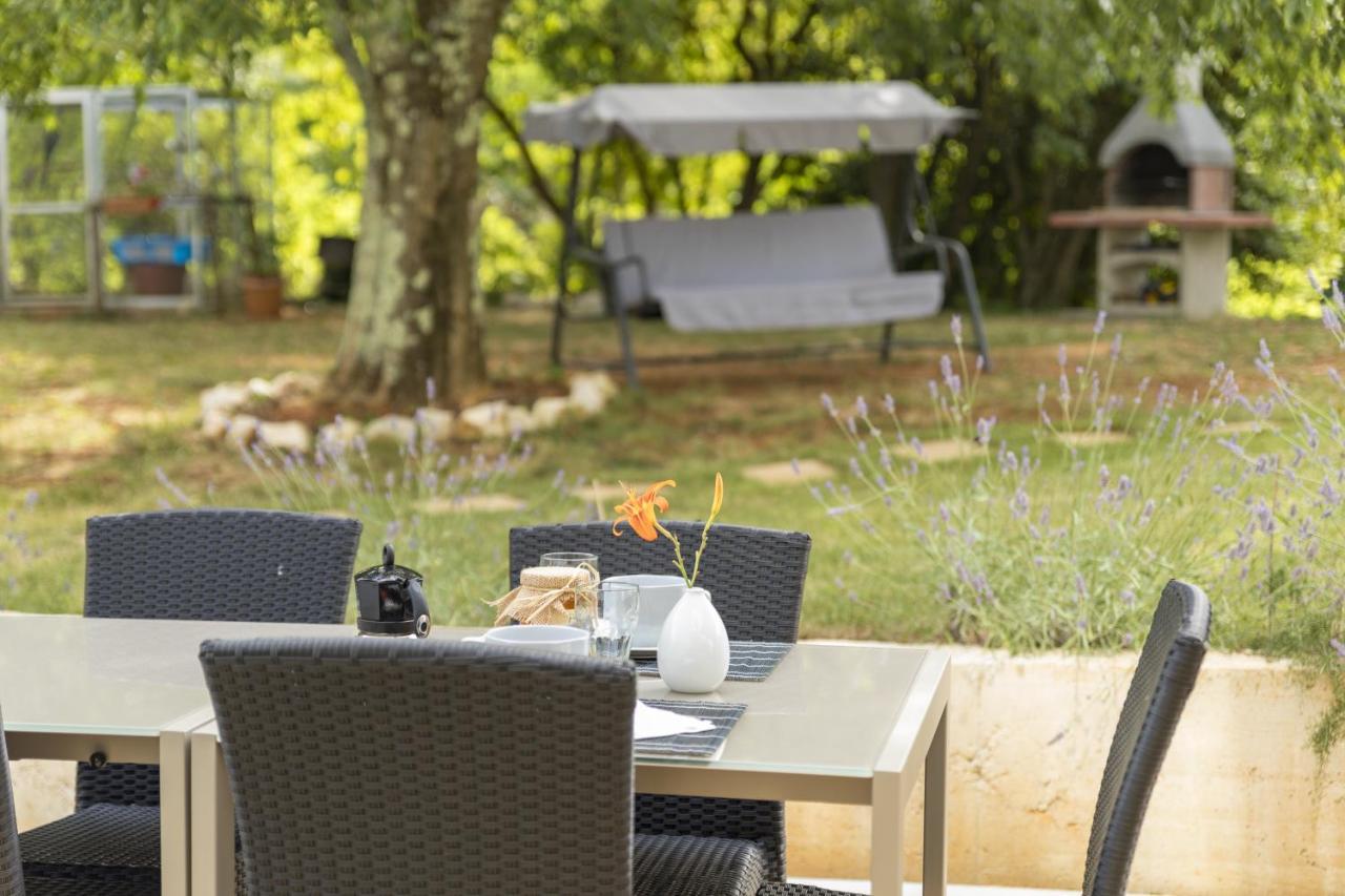 Luxury Villa Cetiri Hrasta Pićan Buitenkant foto