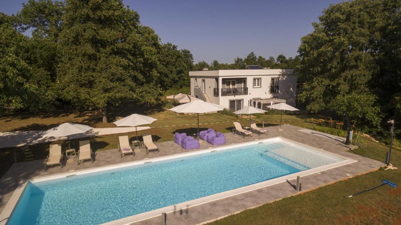 Luxury Villa Cetiri Hrasta Pićan Buitenkant foto