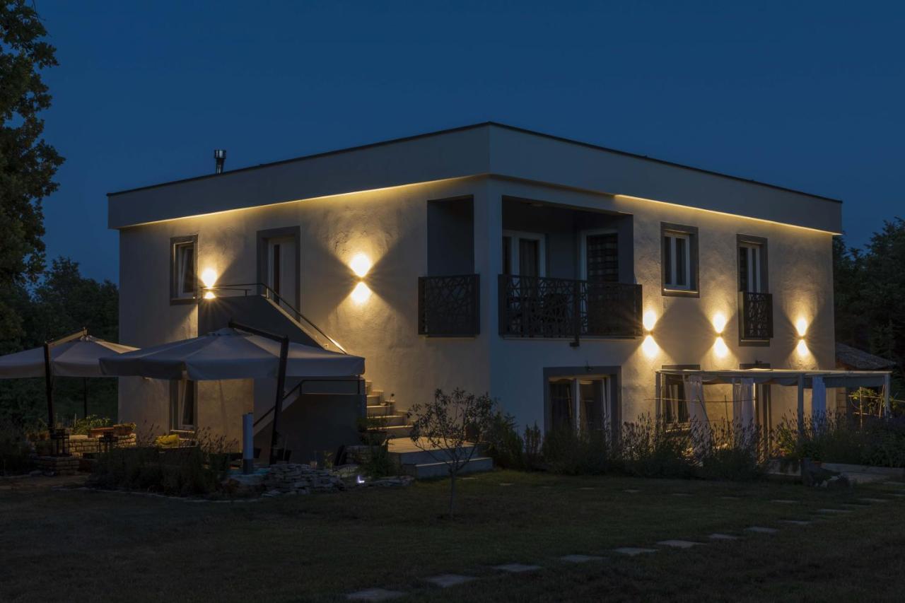 Luxury Villa Cetiri Hrasta Pićan Buitenkant foto